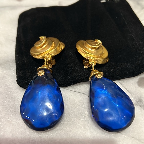 Stunning Matte Gold Swirl Top with Blue Stone Drop Earrings-Boutique - Picture 6 of 11